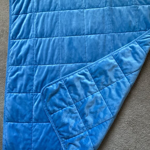 Small Blue Soft Kids Children's Weighted Plush Blanket 4 lb. Girls Boys Bedding - Picture 3 of 4